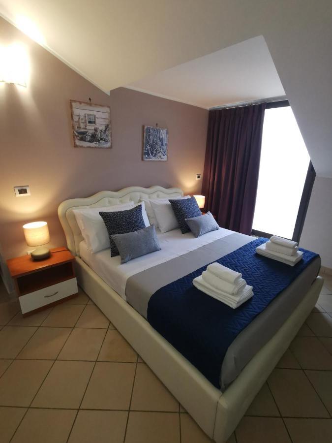 סנטה מריה קפואה וטרה B&B Louise מראה חיצוני תמונה